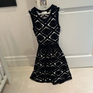 SANDRO PARIS SIZE SMALL BEAUTIFUL TEXTURED DRESS